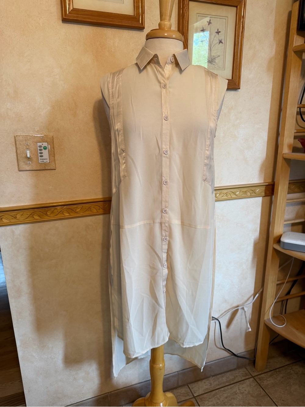 Potter's Pot Cream Sleeveless Button-Front Duster